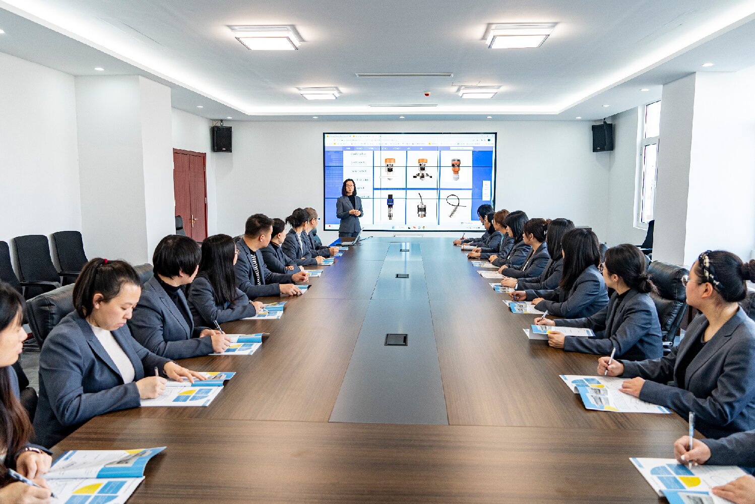 会议2.jpg